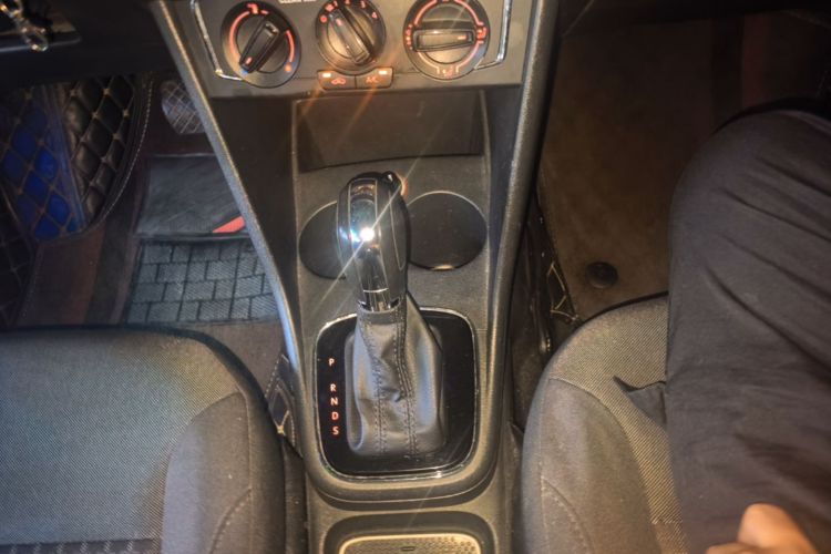 Volkswagen Polo 2017 car image #14