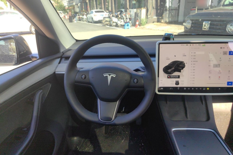 Tesla Model Y 2023 #11 Tesla Model Y 2023 car image #11
