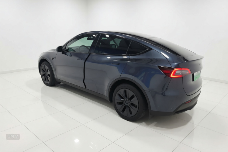Tesla Model Y 2024 #5 Tesla Model Y 2024 car image #5