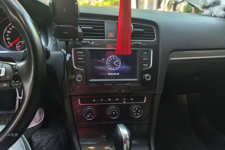 Volkswagen Golf 2017 car image #15