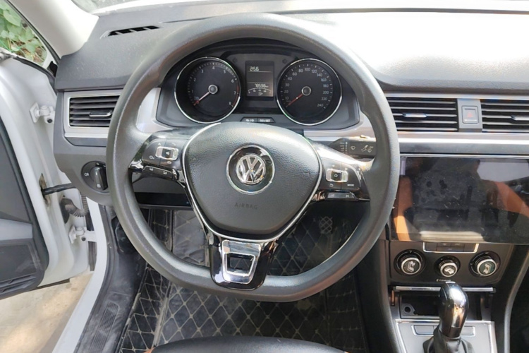 Volkswagen Bora 2018 car image #11
