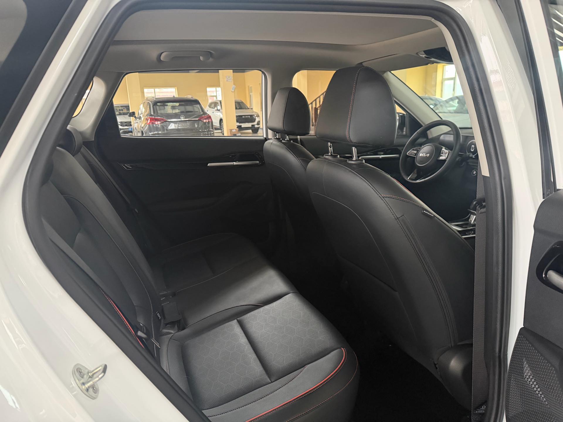 Kia Seltos 2023 car image #8