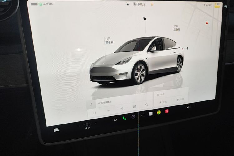 Tesla Model Y 2023 car image #13