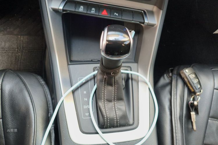 Audi Q3 2019 car image #16