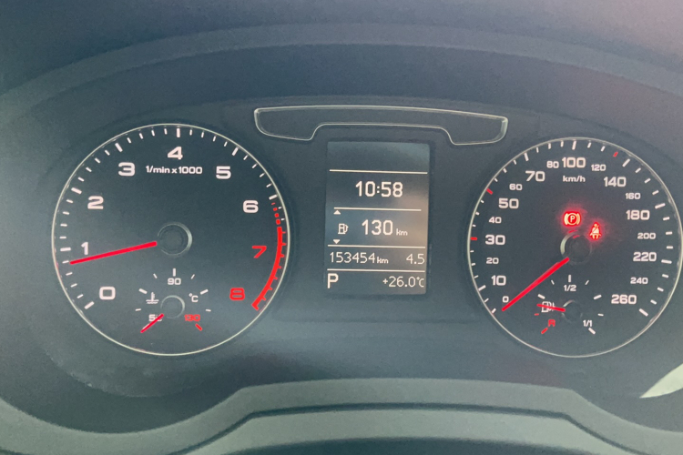 Audi Q3 2017 car image #9