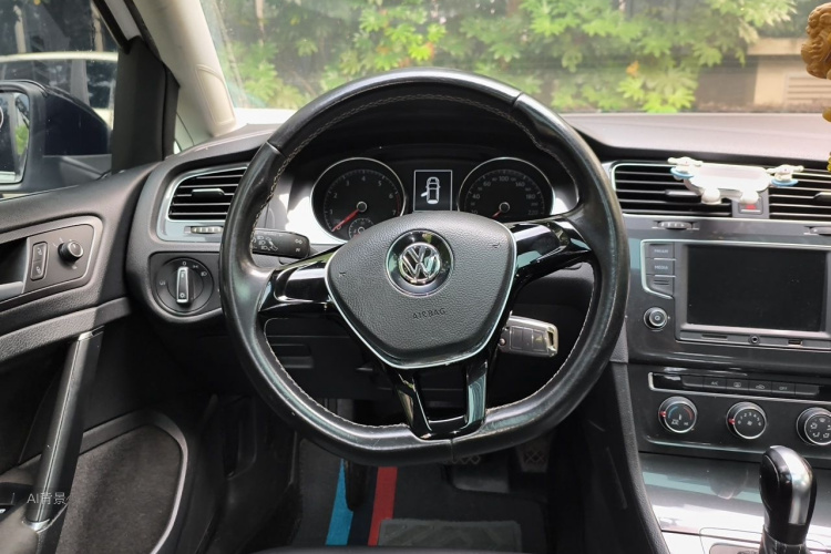 Volkswagen Golf 2017 car image #12