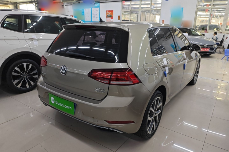 Volkswagen Golf 2020 car image #5