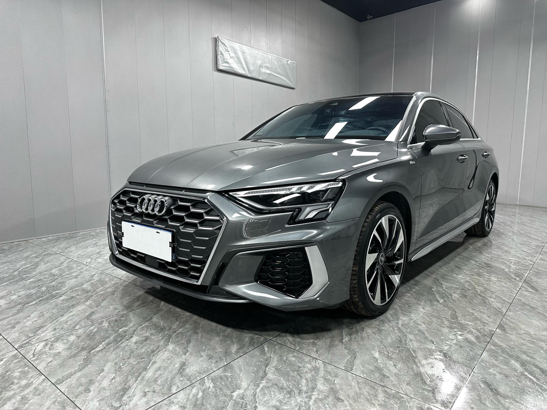 2023 immagine di auto 