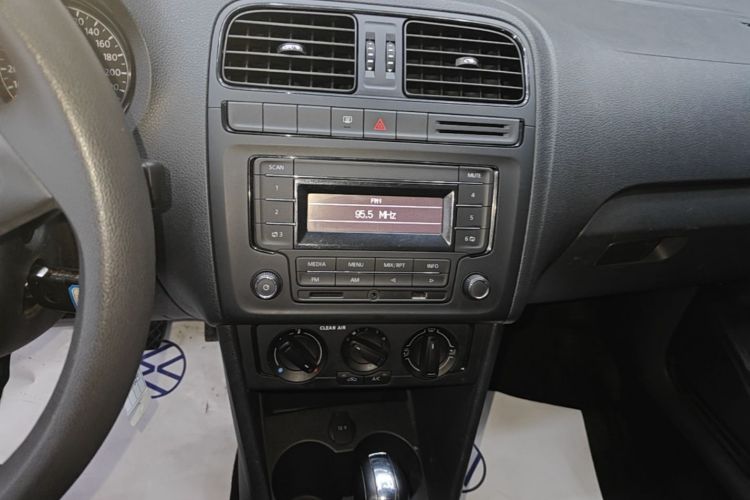Volkswagen Polo 2018 car image #13