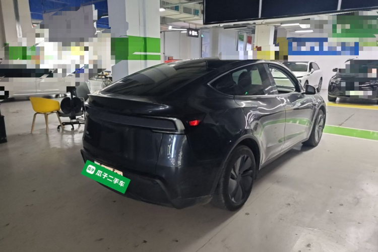 Tesla Model Y 2025 #5 Tesla Model Y 2025 car image #5