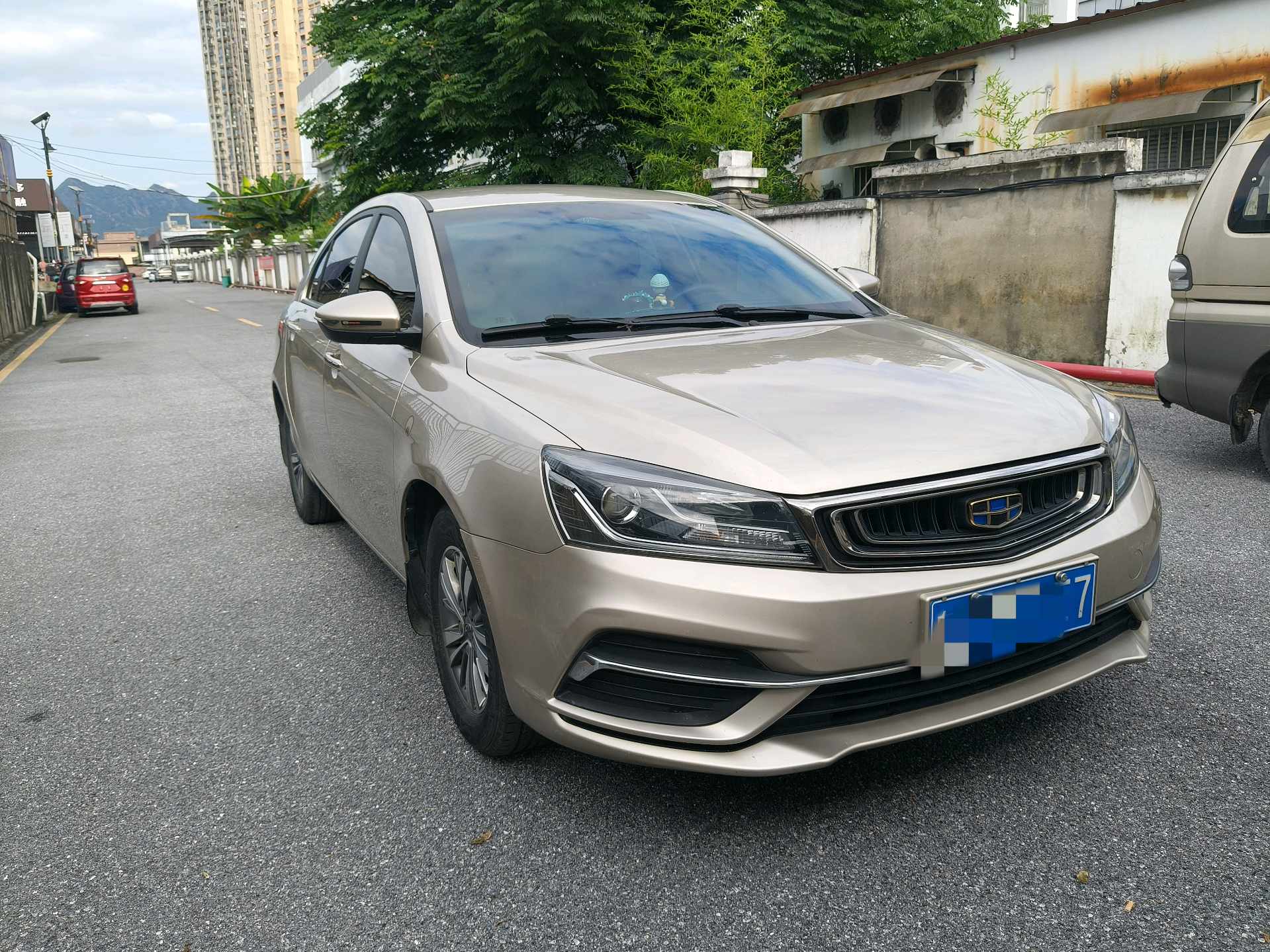 GEELY Emgrand 2019 صورة سيارة #3