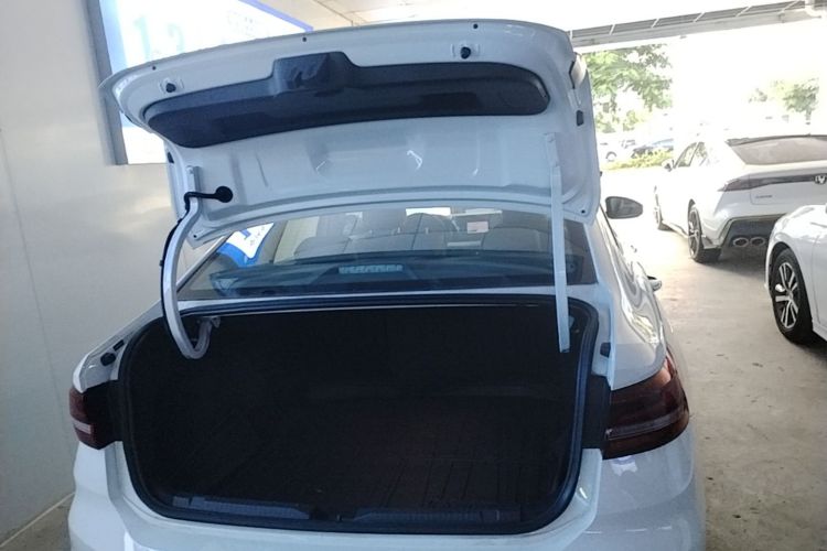 Volkswagen Lavida 2026 car image #24