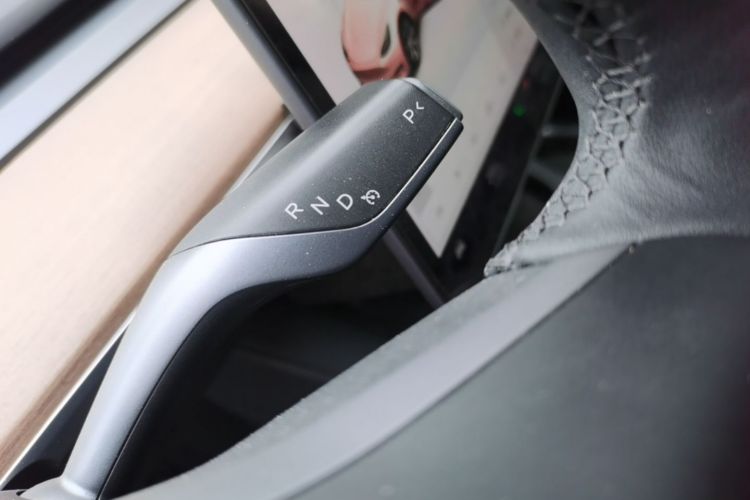 Tesla Model Y 2021 #14 Tesla Model Y 2021 car image #14