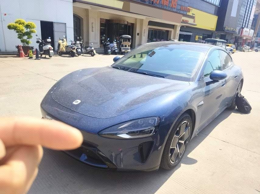 MI SU7 2025 immagine di auto 