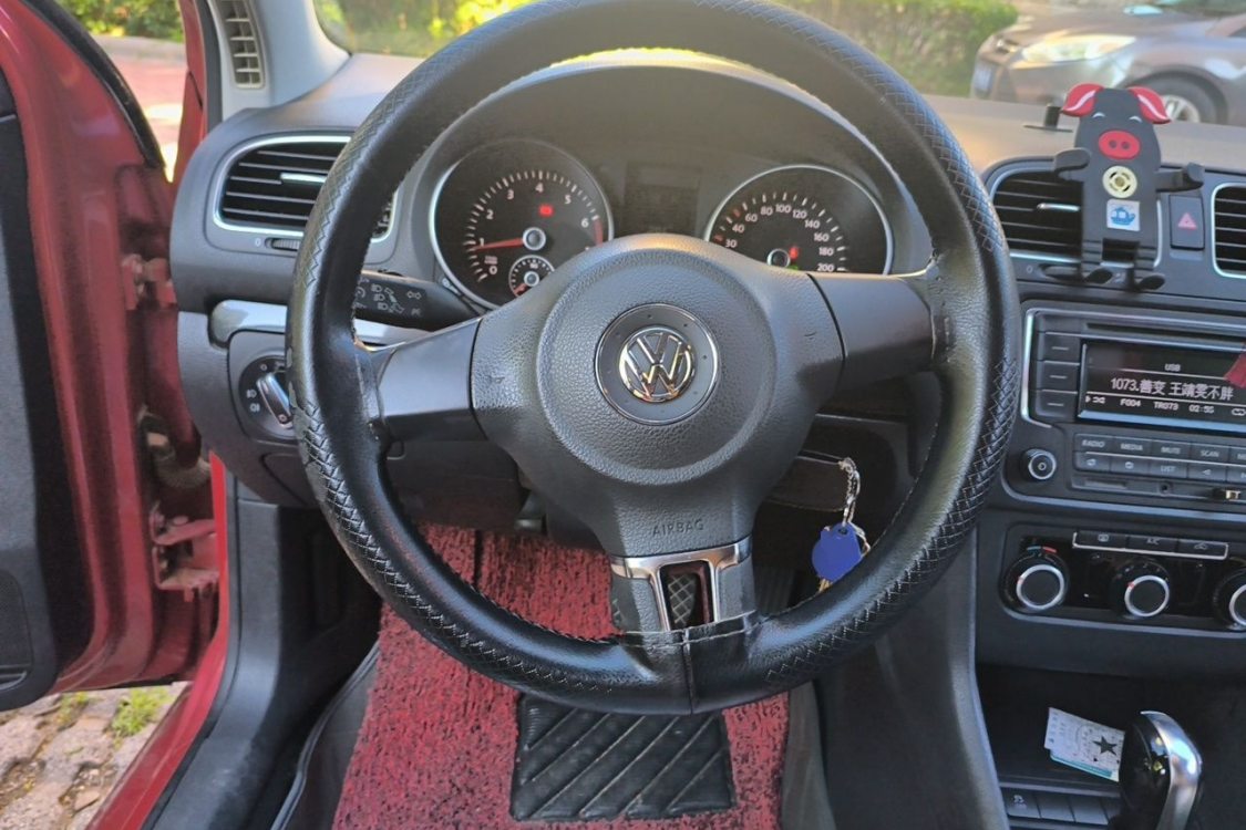 Volkswagen Golf 2013 car image #24
