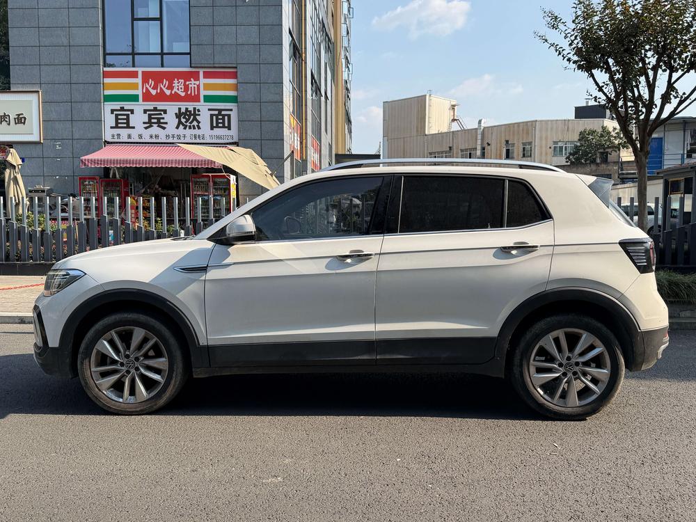 Volkswagen T-Cross 2022 car image #3