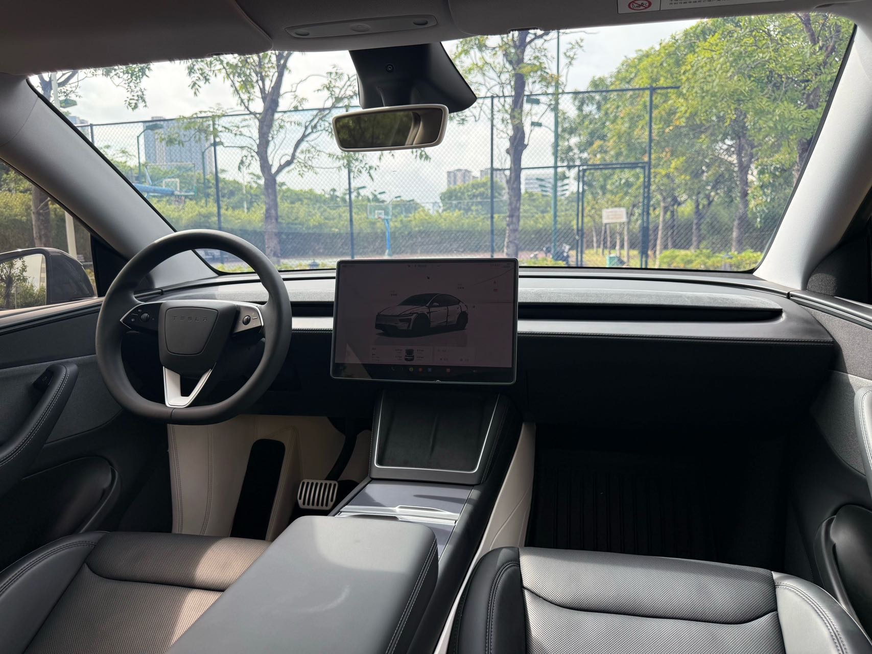 Tesla Model Y 2025 #6 Tesla Model Y 2025 car image #6