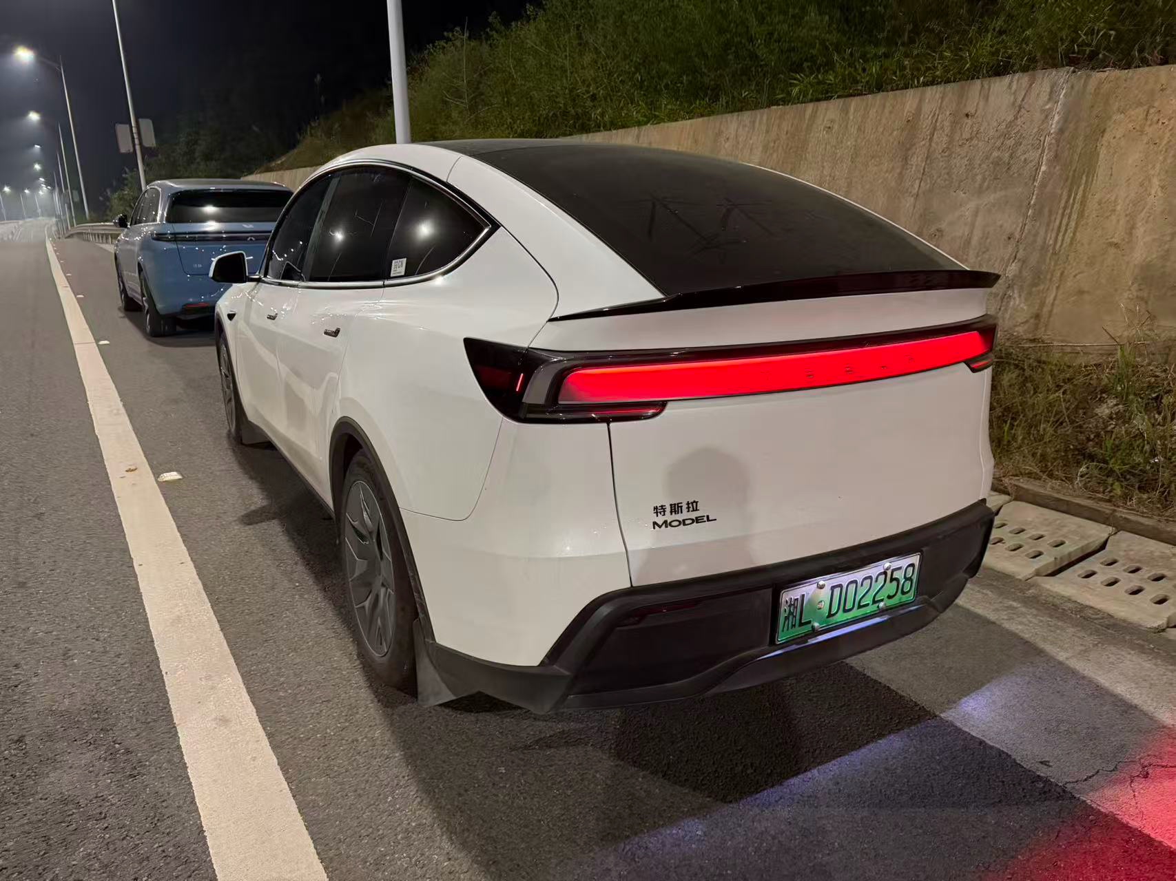 Tesla Model Y L 2026 #6 Tesla Model Y L 2026 imagem de carro #6