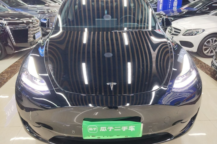 Tesla Model Y 2023 car image #3