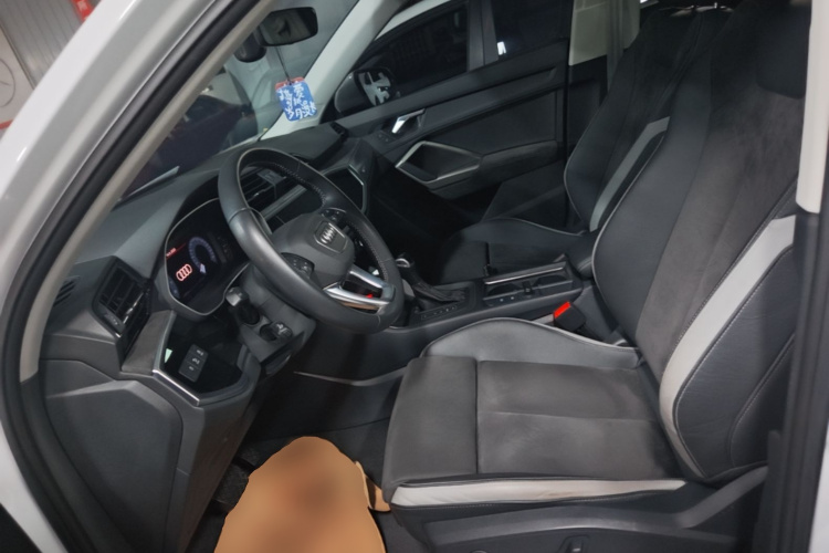 Audi Q3 2021 car image #15