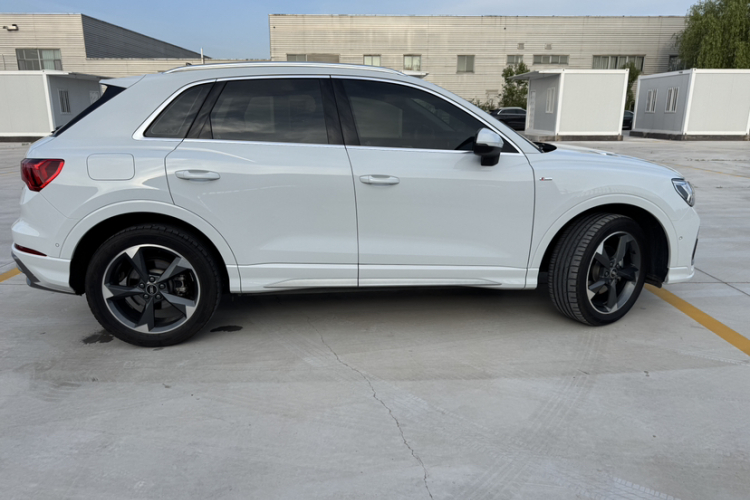 Audi Q3 2022 #11 Audi Q3 2022 car image #11