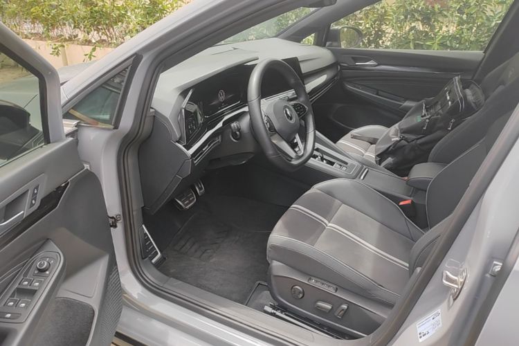 Volkswagen Golf 2024 car image #16