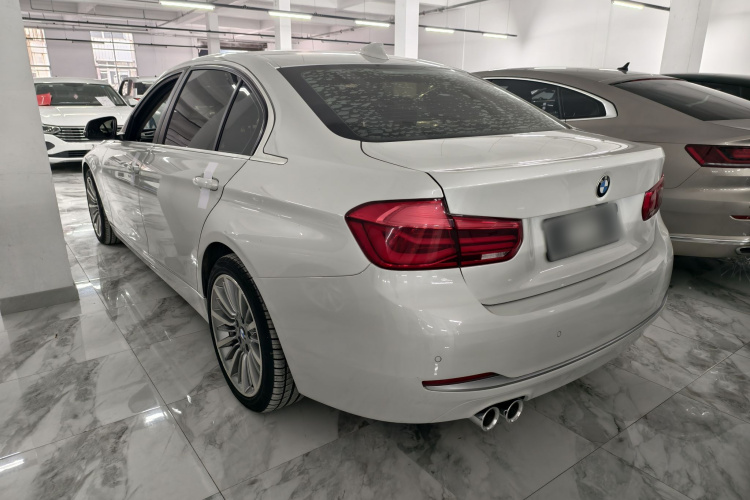 BMW 3 Series 2018 car image #6