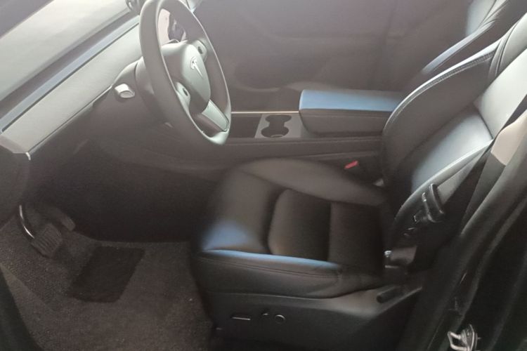 Tesla Model Y 2024 #15 Tesla Model Y 2024 car image #15