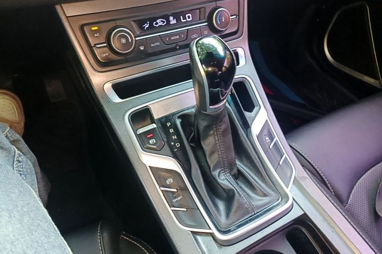 GEELY Emgrand 2019 #14 GEELY Emgrand 2019 car image #14