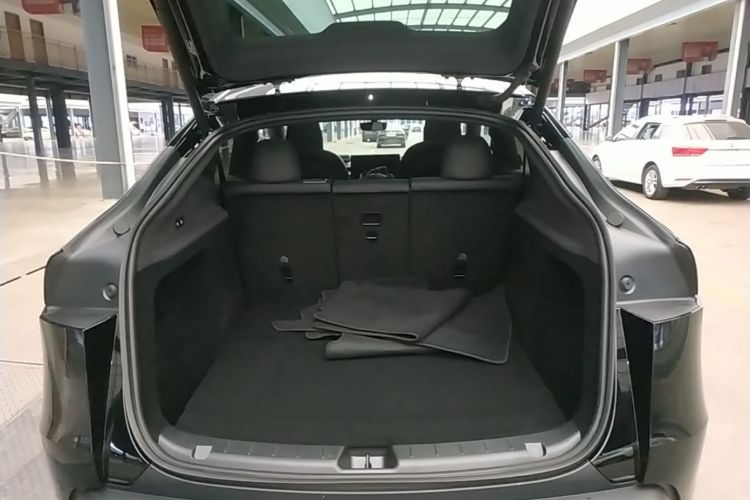 Tesla Model Y 2026 #19 Tesla Model Y 2026 immagine di auto #19