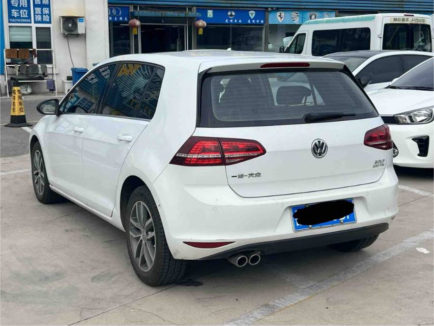Volkswagen Golf 2018 car image #4