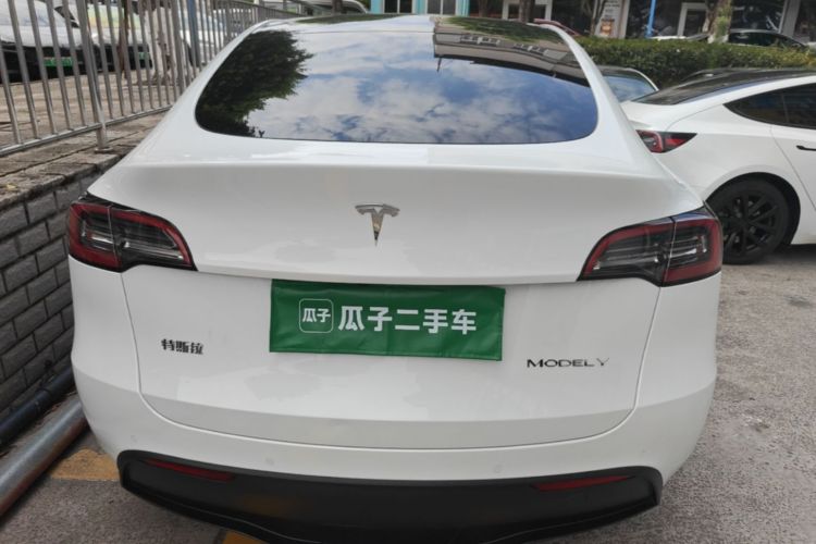 Tesla Model Y 2023 car image #6