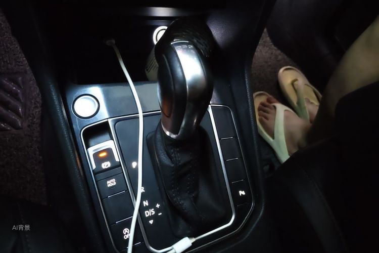 Volkswagen Golf 2019 car image #16