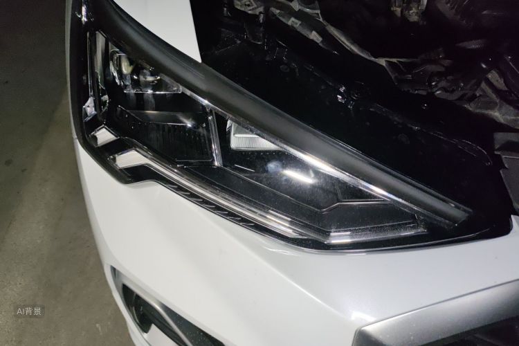 Audi Q3 2022 car image #8
