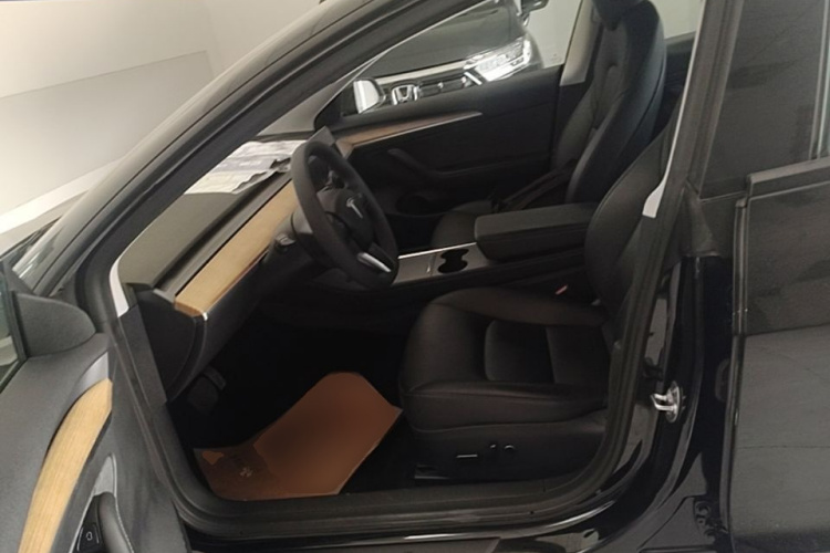 Tesla Model 3 2022 car image #16