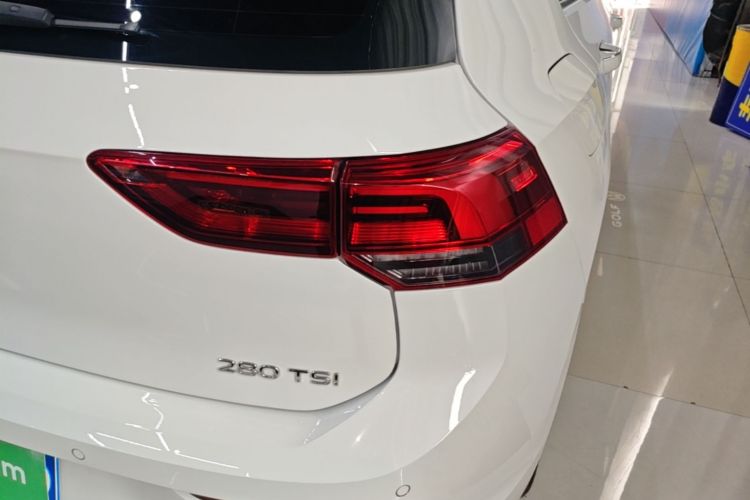 Volkswagen Golf 2024 car image #8