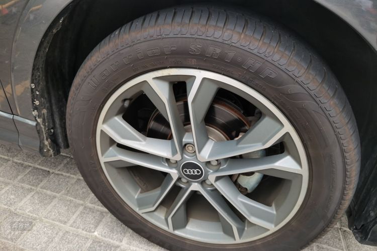 Audi Q3 2022 car image #9