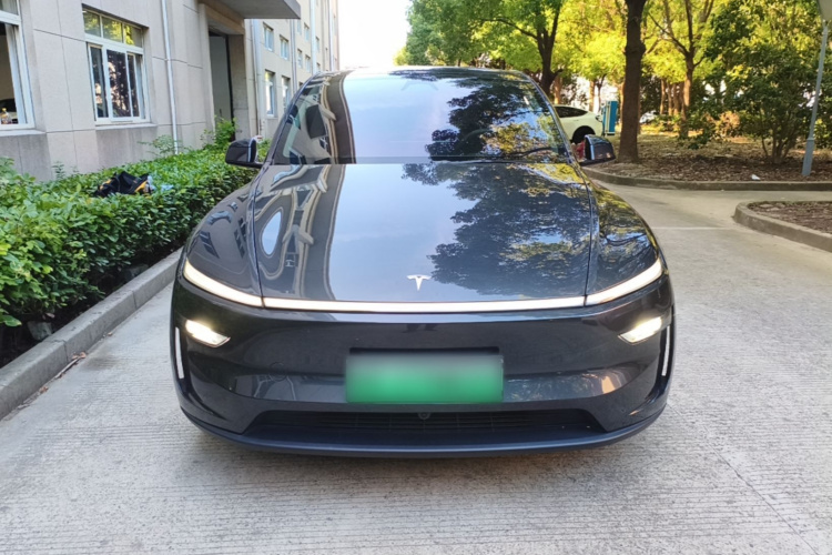 Tesla Model Y 2025 car image #3
