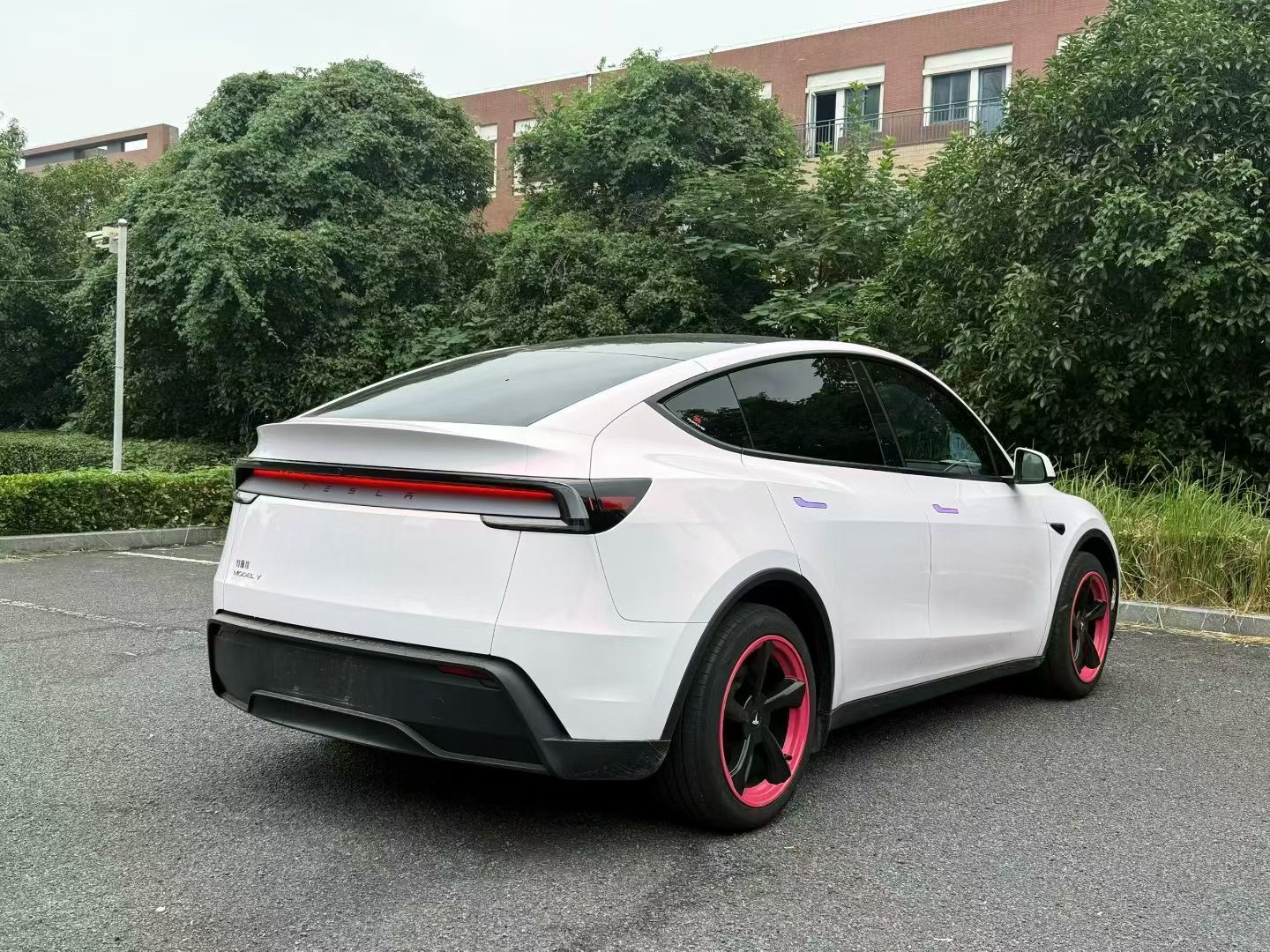 Tesla Model Y 2026 car image #11