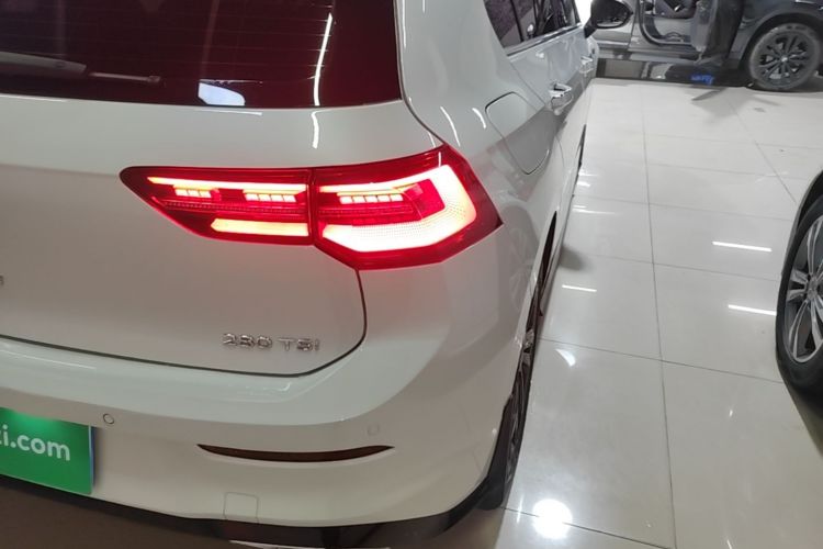 Volkswagen Golf 2023 #8 Volkswagen Golf 2023 صورة سيارة #8
