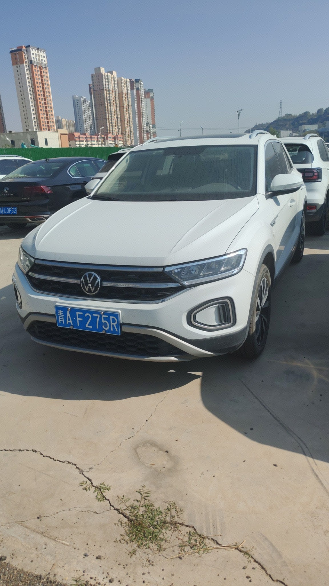 Volkswagen T-Roc 2024 car image 