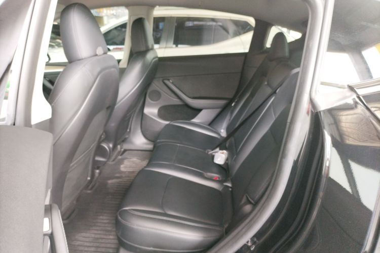 Tesla Model Y 2023 car image #17