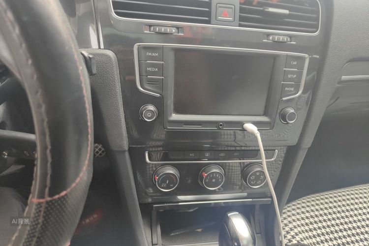 Volkswagen Golf 2017 car image #15