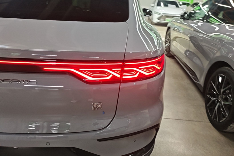 BYD Han 2025 car image #8