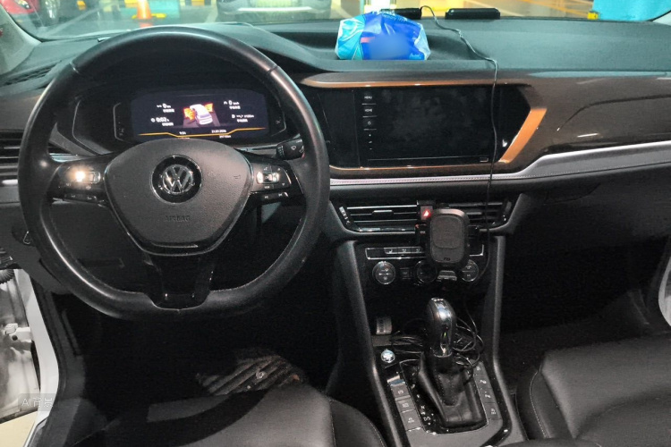 Volkswagen Tharu 2020 car image #11