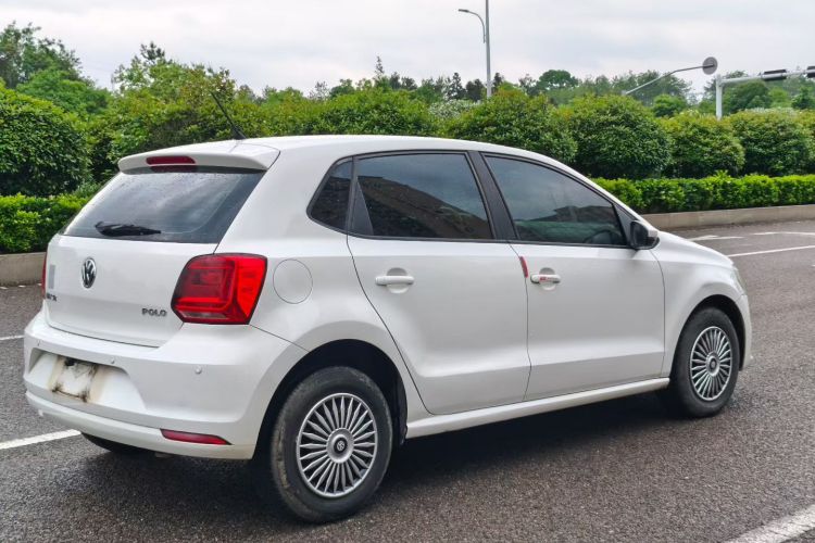 Volkswagen Polo 2016 car image #7