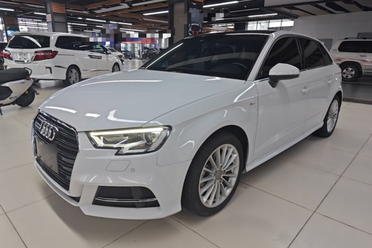 Audi A3 2018 car image #2