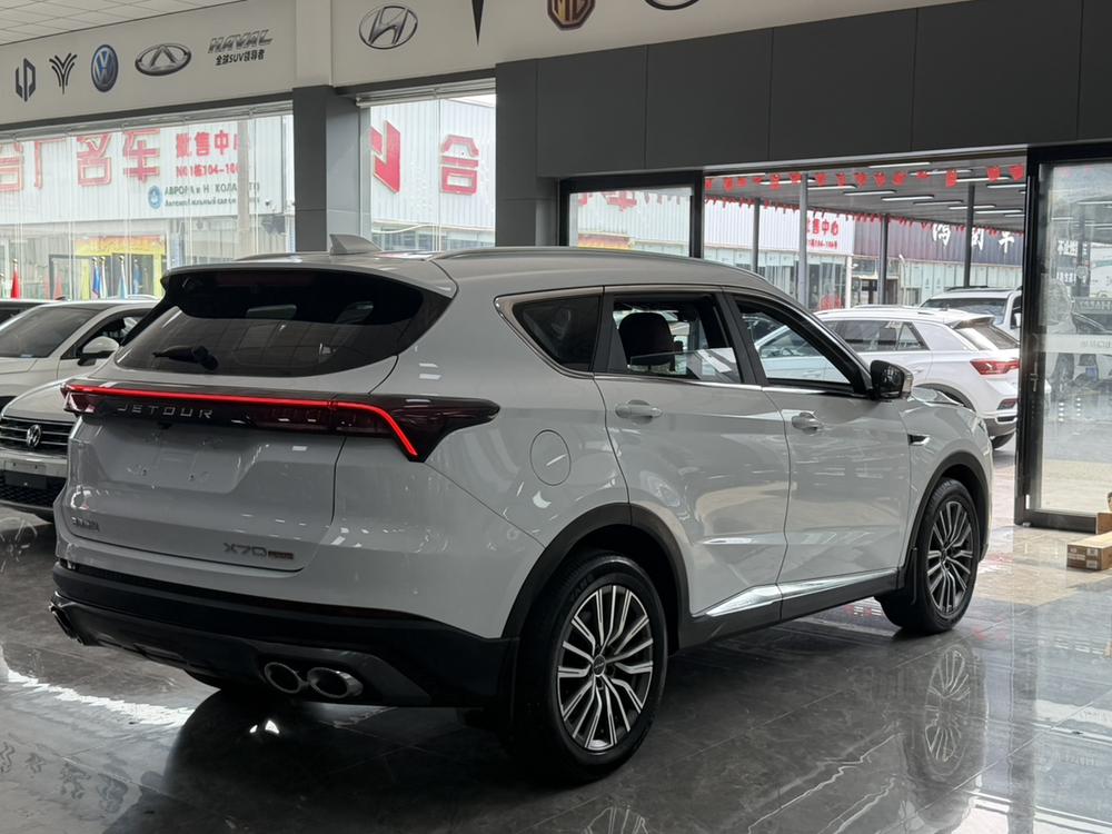 Jetour X70 PLUS 2023 car image #6