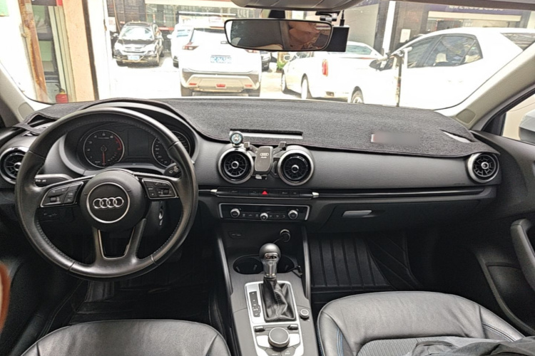 Audi A3 2018 immagine di auto #11