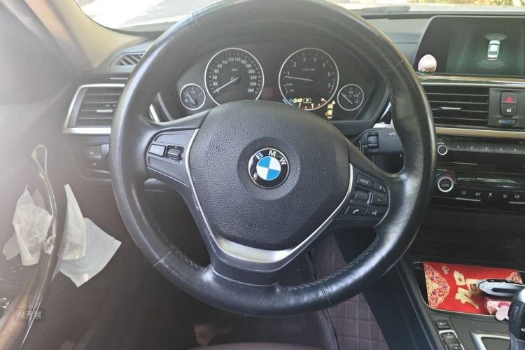 BMW 3 Series 2018 car image #12
